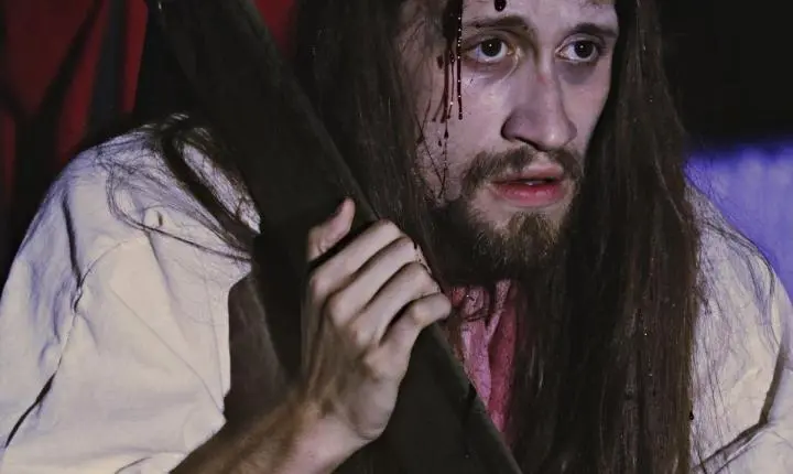 Encenação da Paixão de Cristo emociona público na Feira de Páscoa em Capão da Canoa