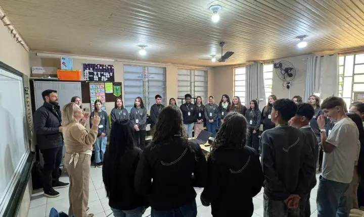 Jovens aprendizes participam de oficina dinâmica sobre comunicação em Dom Feliciano